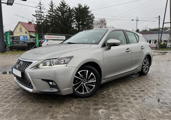 Lexus CT cena 77900 przebieg: 130000, rok produkcji 2018 z Bełchatów małe 191